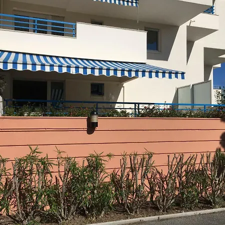 2 Pieces Terrasse/piscine Plage A 5mn A Pieds Apartamento Fréjus