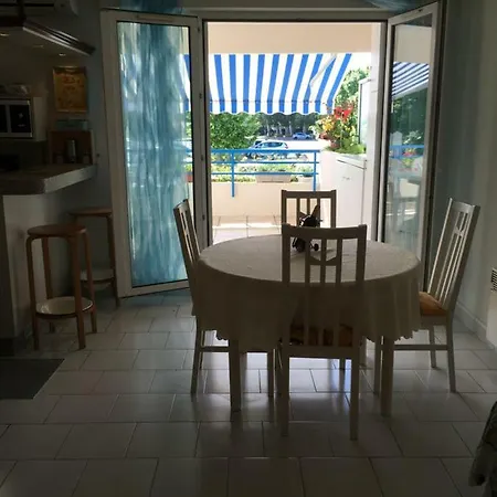 2 Pieces Terrasse/piscine Plage A 5mn A Pieds